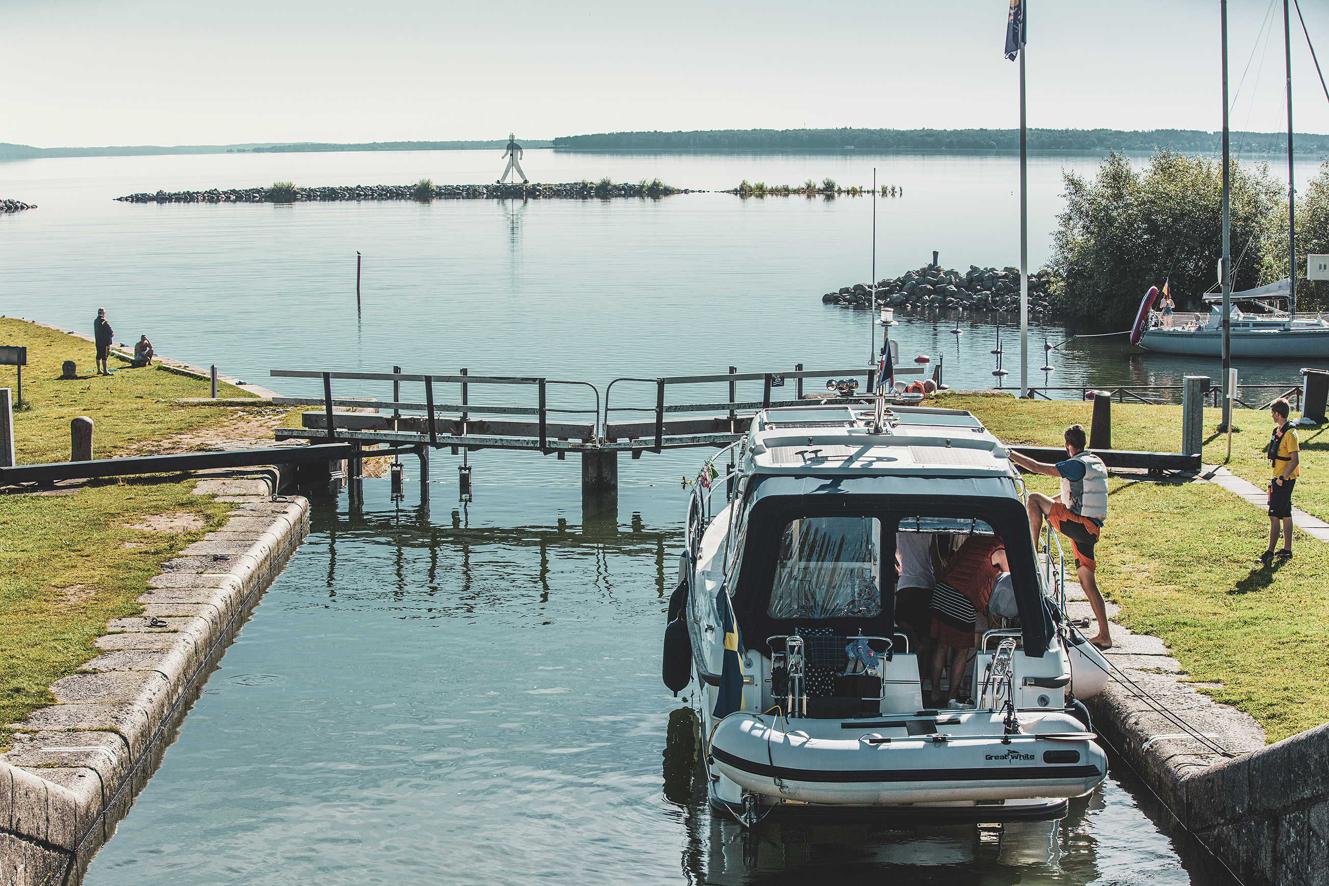 Båtar slussar i Carl-johans slusstrappa