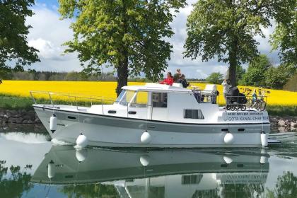 Rent your own boat on the Göta Canal