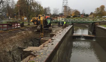 Slussmuren frilagd i Borenshult