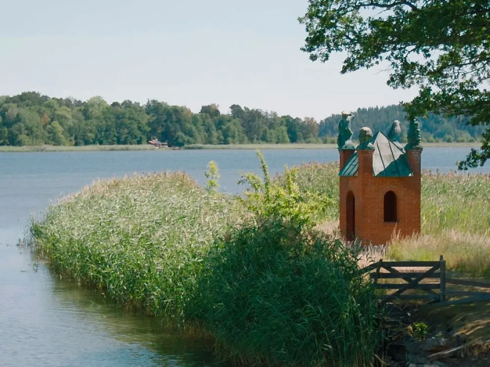 Day cruise with sluice & archipelago and tour of Stegeborg Castle ruins