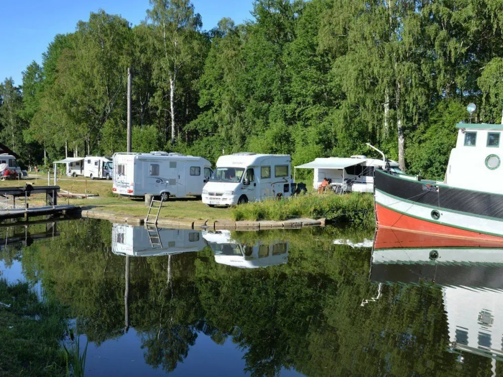Hjälmare docka motorhome & caravan stopover