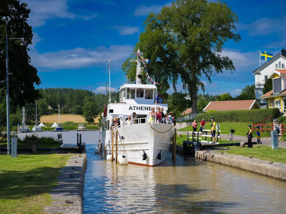 Kopfsteinpflaster und Kanal