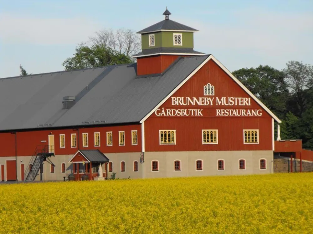 Brunneby Musteri, restaurant and farm shop near the Göta Canal.