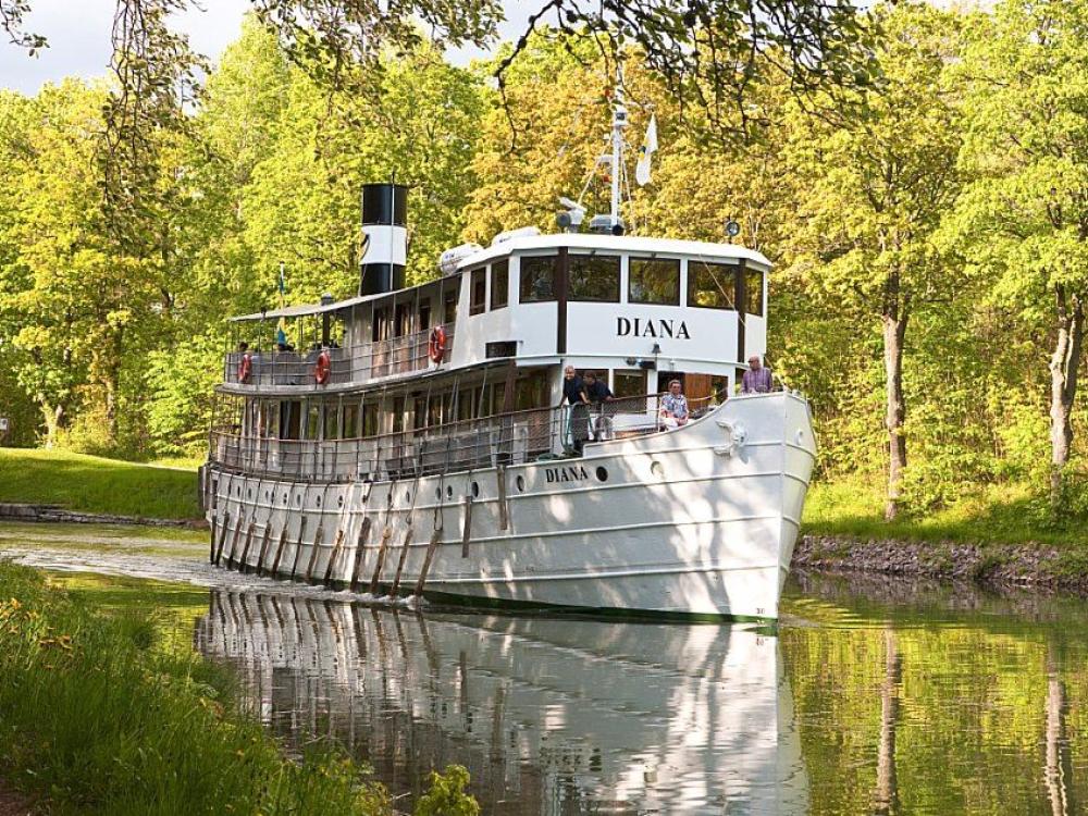 Premium cruise on the Göta Canal - An unforgettable experience!