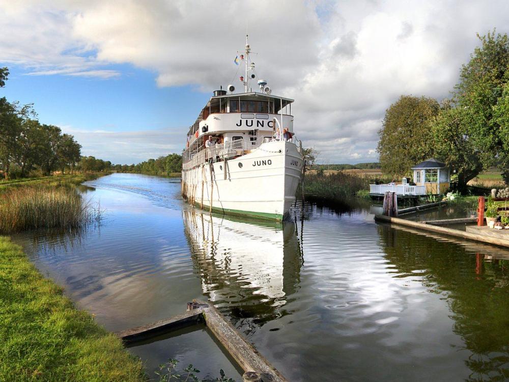 Cruise on the Göta Canal, 4 days from Gothenburg to Stockholm!