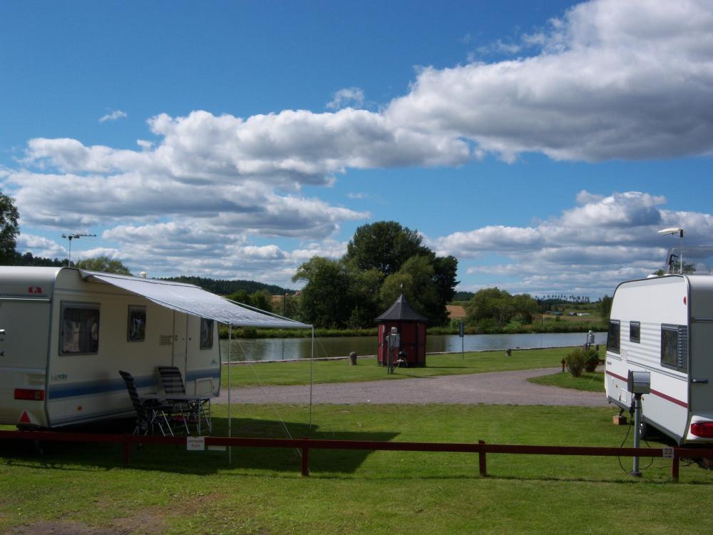 Camping pitch "canal view" incl electricity (No 21)