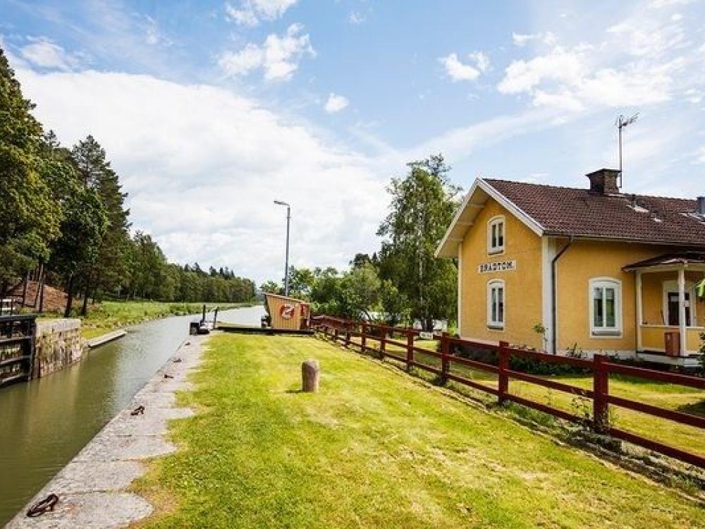 Accommodation by the Göta Canal - Cottages and pitches