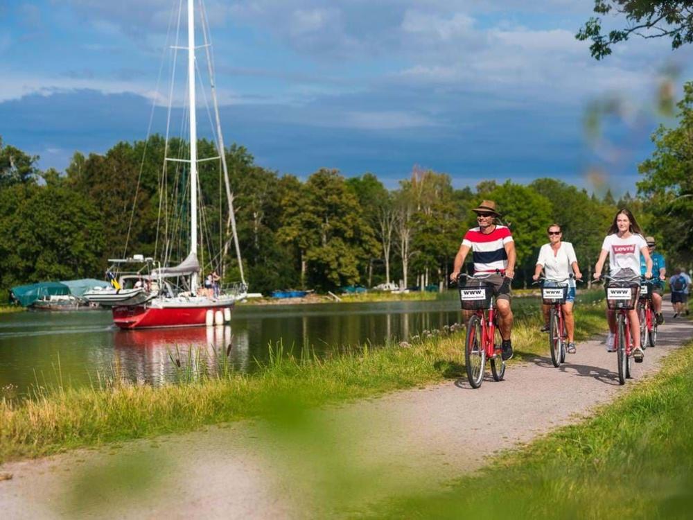 Cycling packages, Göta canal- with 1 overnight in Sjötorp.