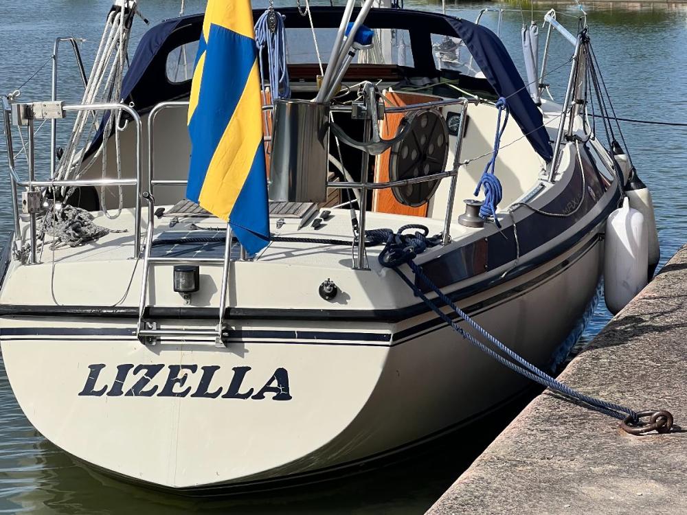 Boat trip with S/Y Lizella on the Göta Canal
