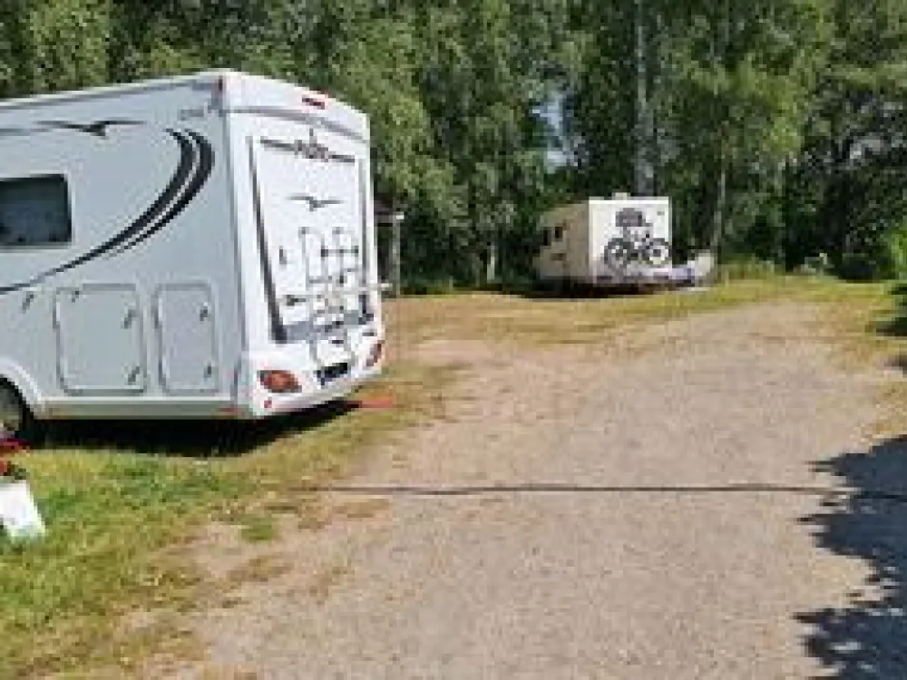 Lyrsta R B&B Ställplatser