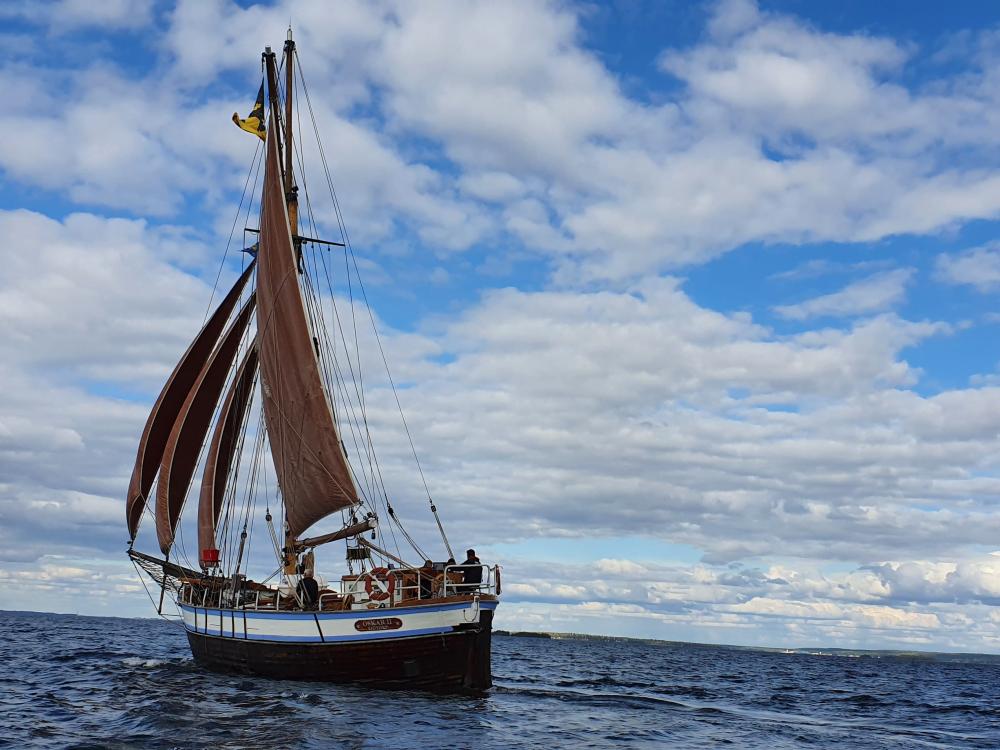 Boat trip with the sloop Oskar II on Lake Vänern