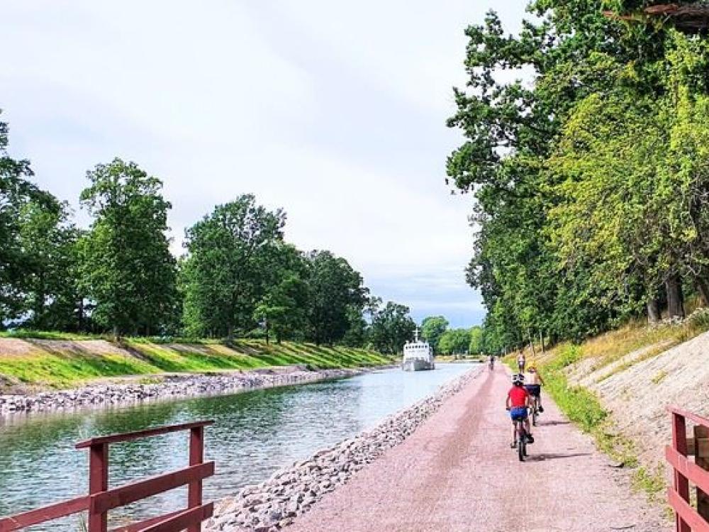 Vandrarhem, café och cykeluthyrning i Borensbergs vackra natur