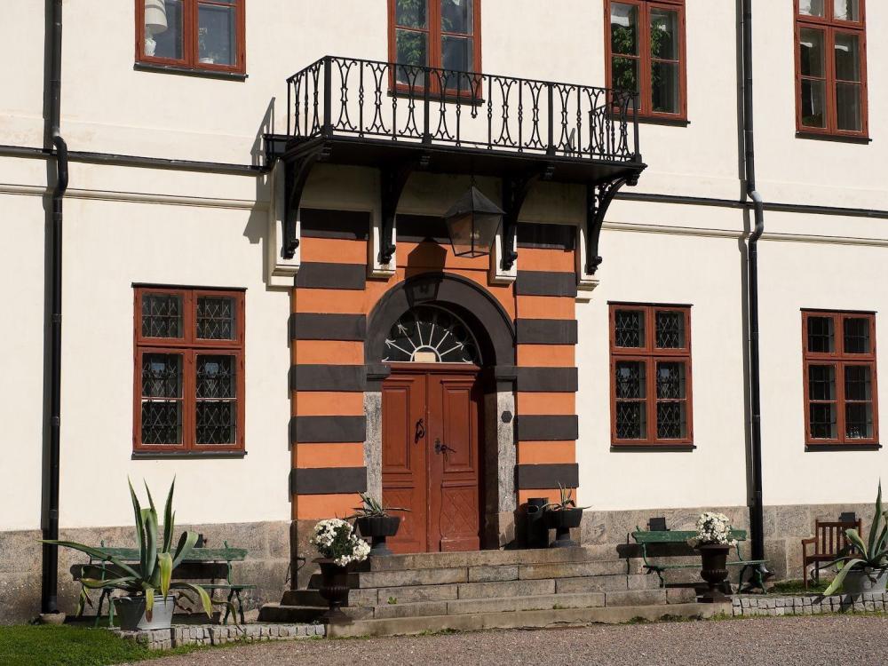 Hotels outside Söderköping-Stay in a castle setting