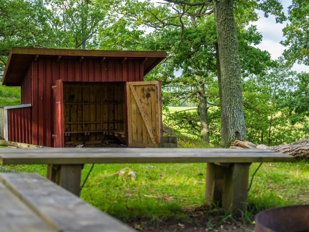 Rest stop with wind shelter at Klämman's lock