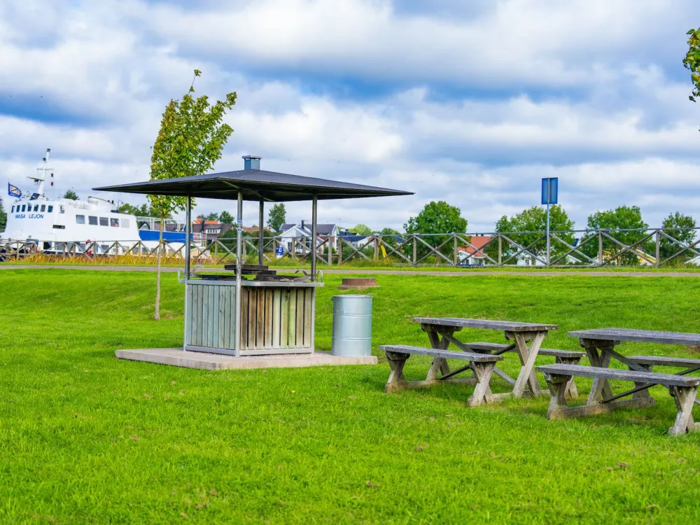 Barbecue area by the Berg Basin, at the locks in Berg.