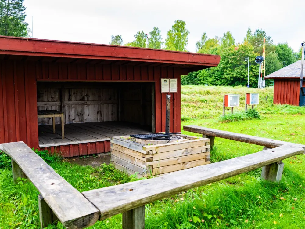 Rest stop with wind shelter in Tåtorp