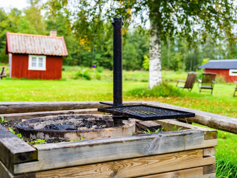 Rest stop with wind shelter in Tåtorp