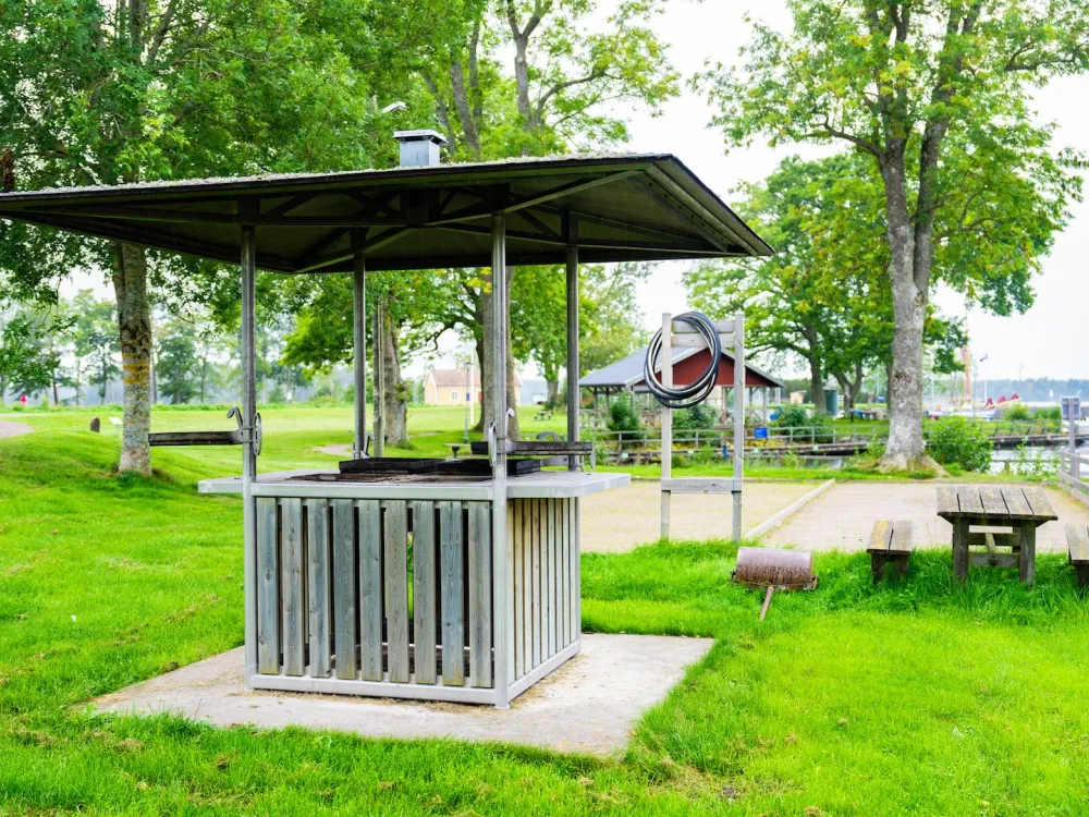 Grill near the canal in Sjötorp