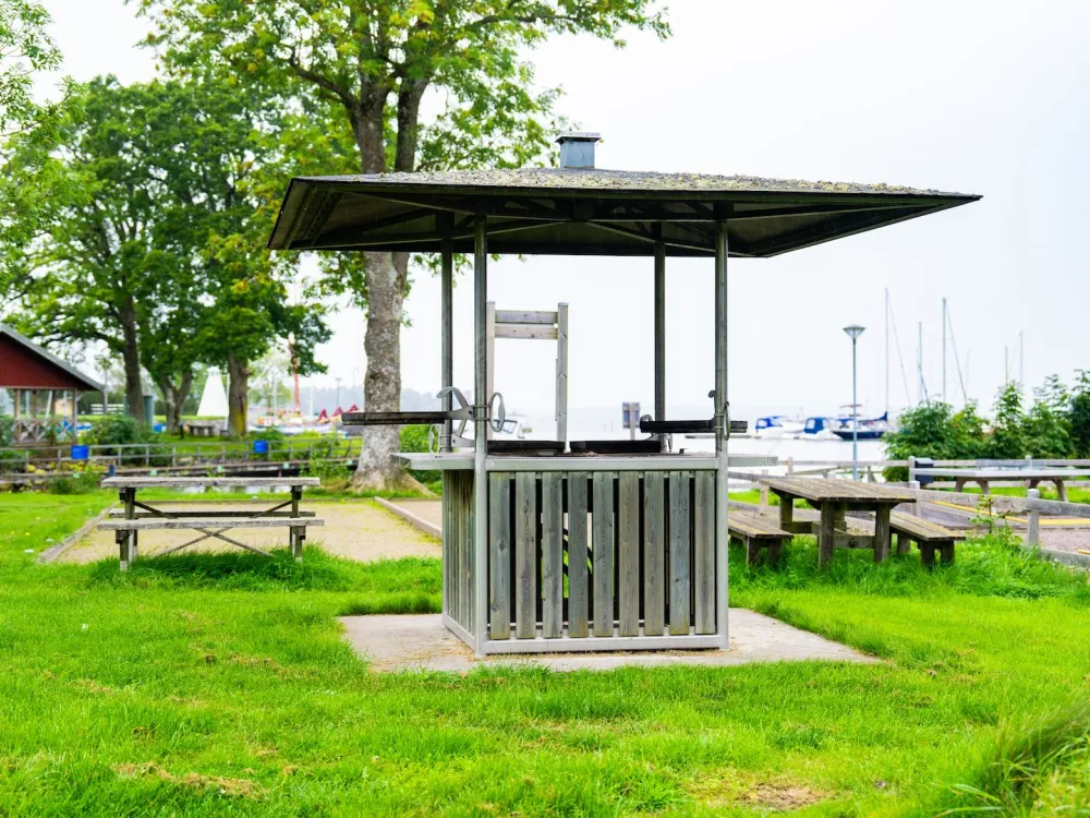 Grill near the canal in Sjötorp