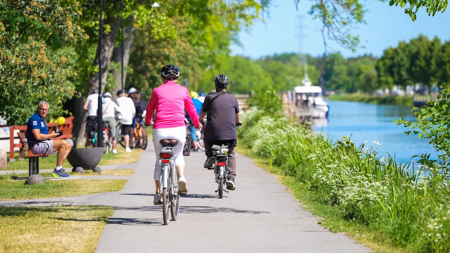 Cyklister på Göta kanal-leden