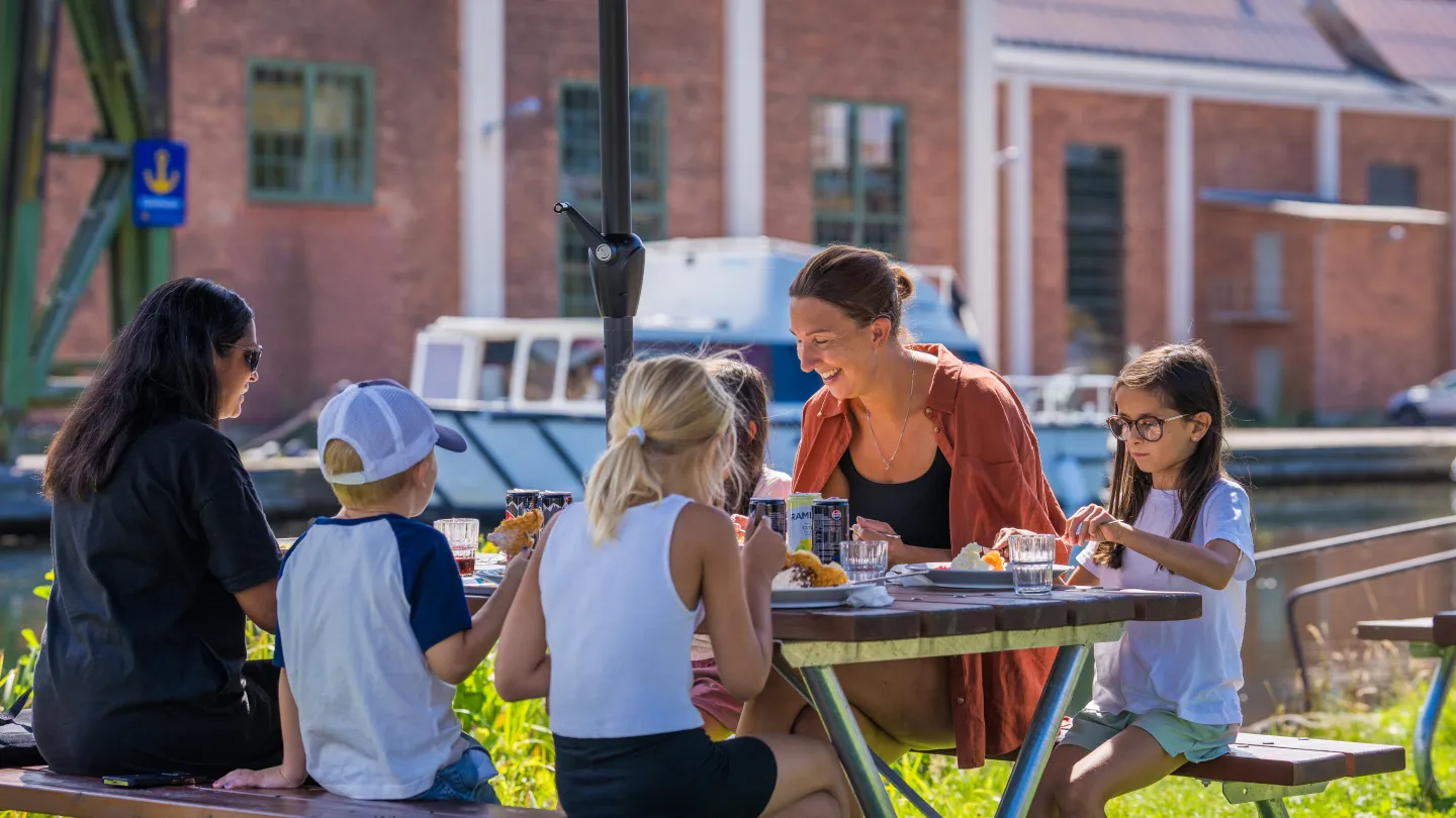 Fika vid Göta kanal 